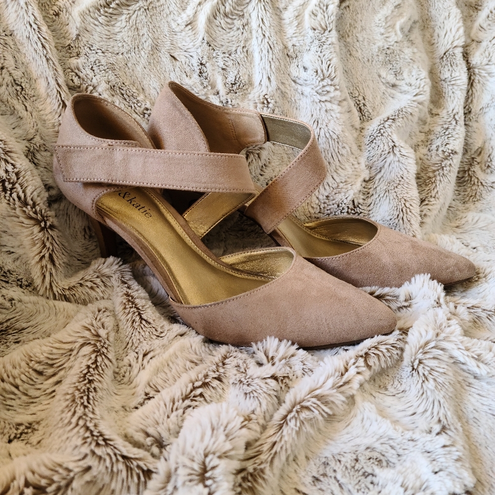 Women's dress shoe